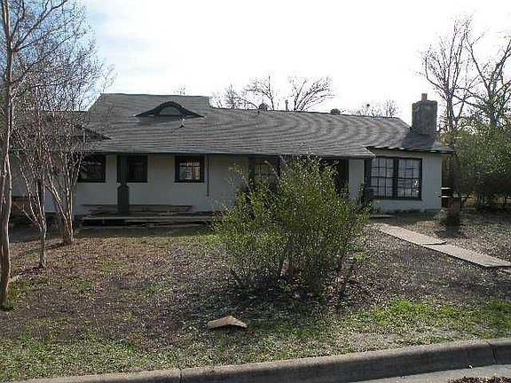 2nd image of 320 Pecan Dr