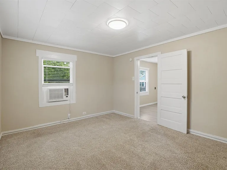 500 E Heron St — Photo 9