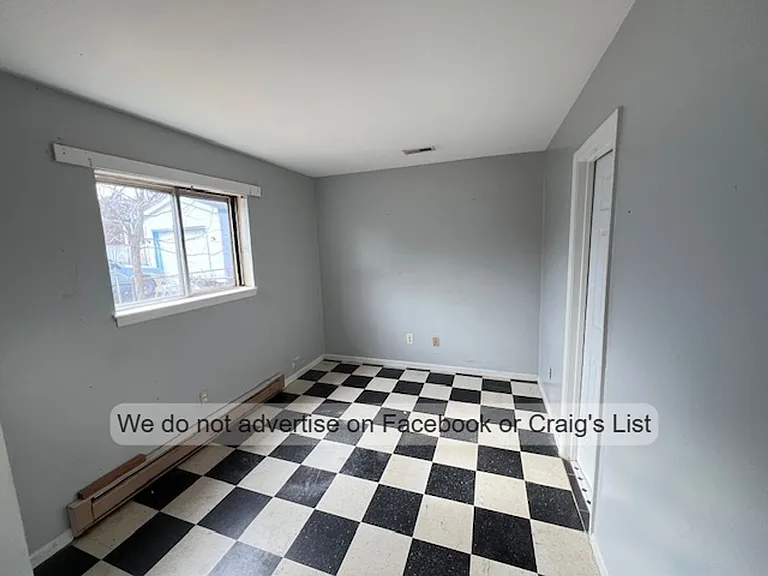 650 Walker St — Photo 9