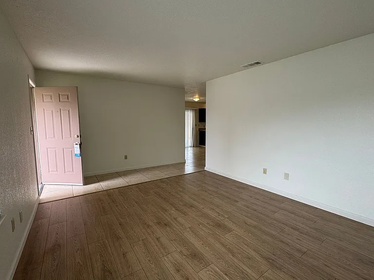 2047 Deauville Dr — Photo 4