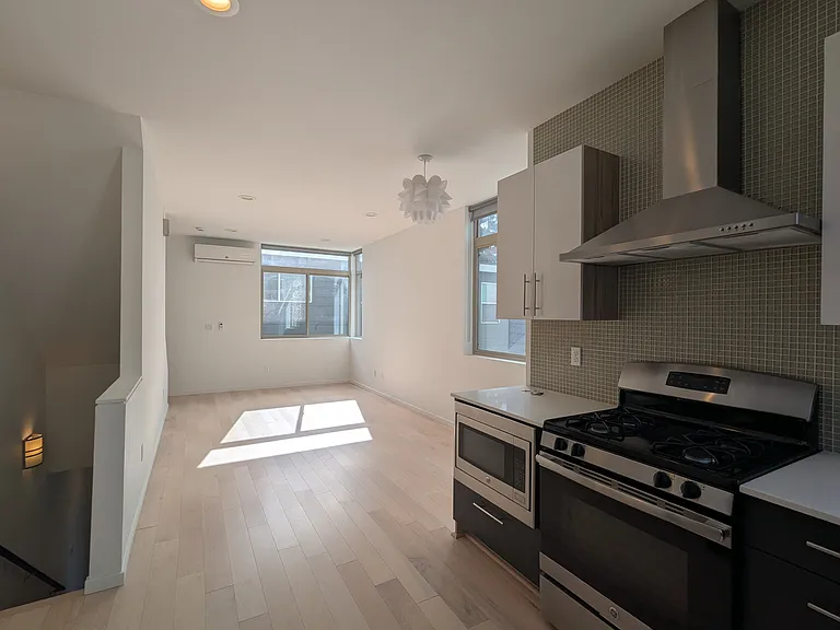 6313B 42nd Ave SW #B — Photo 5
