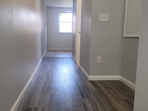 5th image of 417 Dickinson St Floor 2