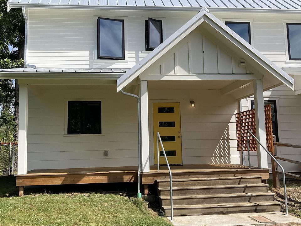 Covered porch and entrance for ADU