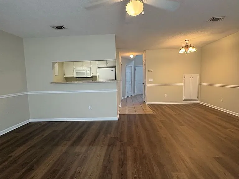 125 Winthrope Ln — Photo 8