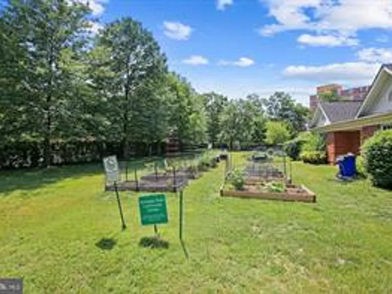 4372 N Pershing Dr #2 — Photo 24
