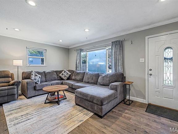 3rd image of 7638 Delmont St