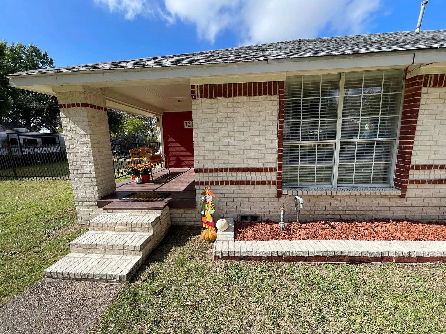 3 bed, 1200 sqft, $1,495 — Photo 2