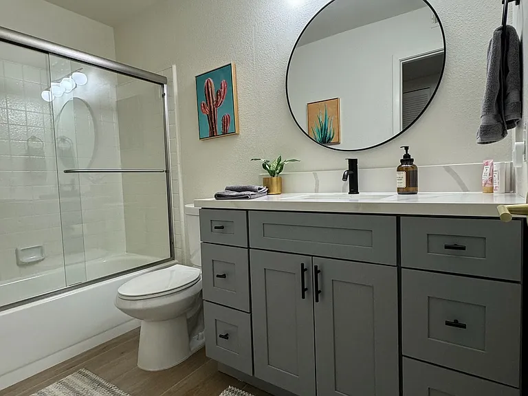 2nd full bath with bathtub and large linen closet