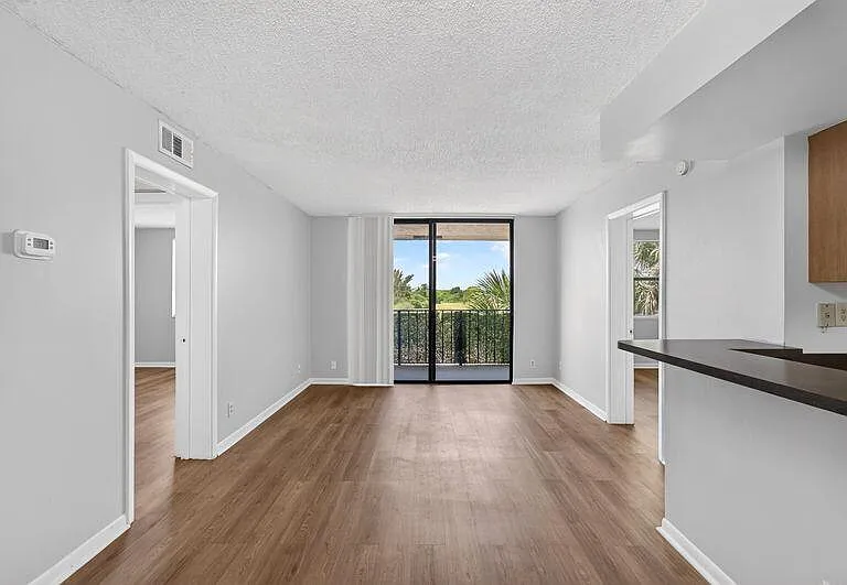 760 Executive Center Dr #32 — Photo 5