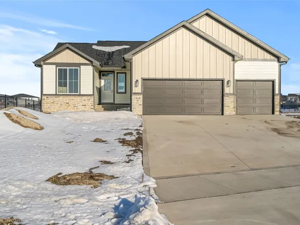 1315 NW Yorktown Dr, Waukee, IA 50263