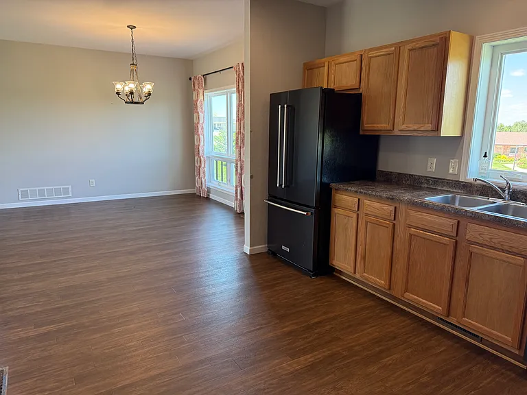 328 Wolf Ave — Photo 3