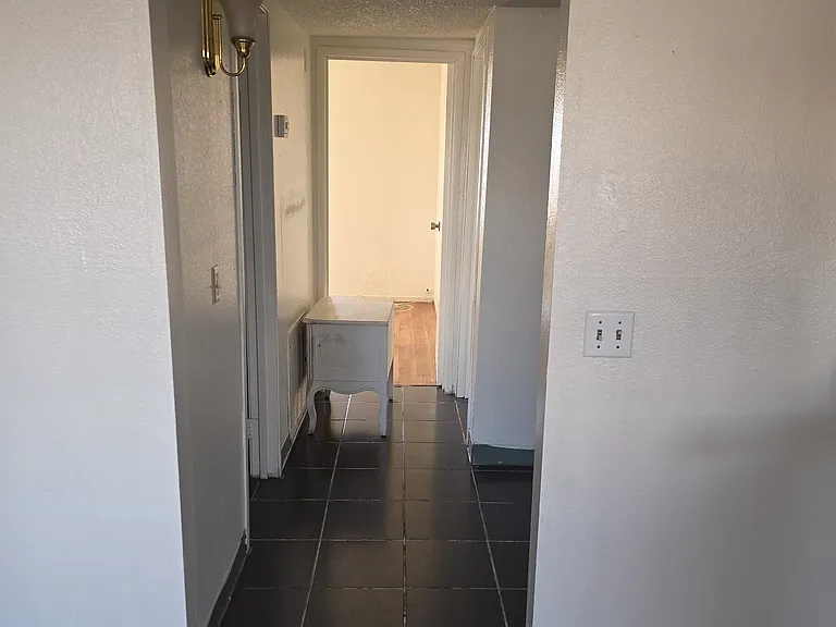 2512 Carroll St — Photo 8