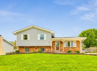 817 Appletree Dr, Schererville, IN 46375