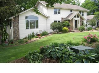1 Oak Bluff Dr, Lake Saint Louis, MO