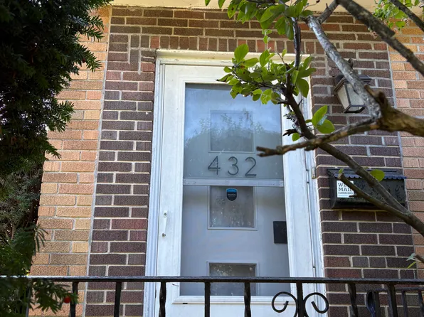 432 Elm Pl, Highland Park, IL 60035