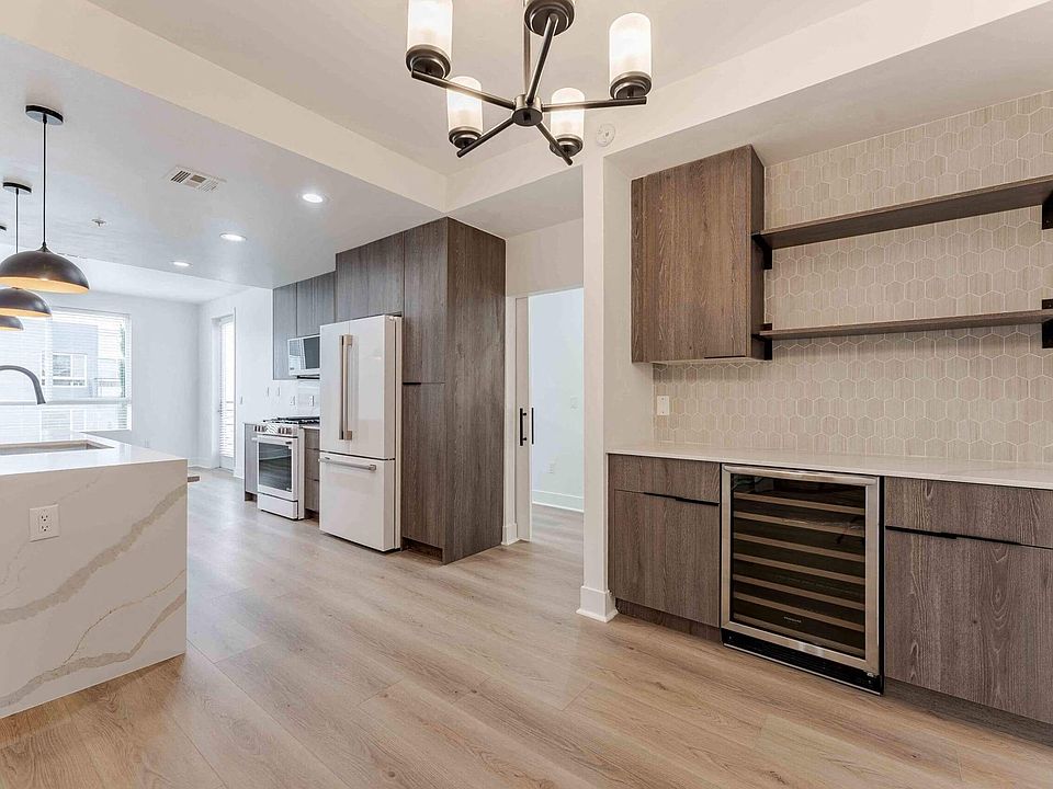 Ariva, San Diego, CA, Premium