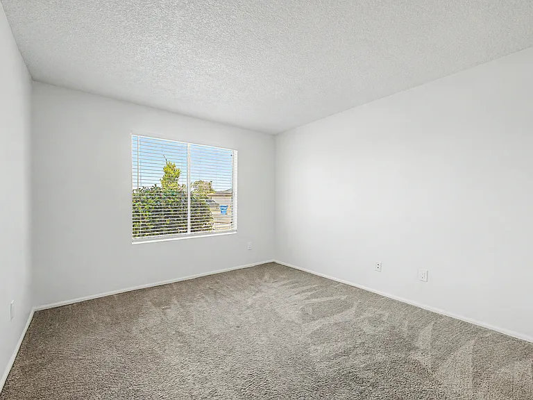 17213 N 35th Dr — Photo 16