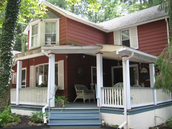 404 S 3rd St, Mount Gretna, PA 17064