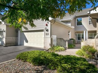 10027 Cove Dr, Minnetonka, MN 55305