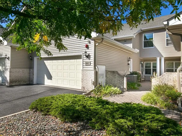 10027 Cove Dr, Minnetonka, MN 55305