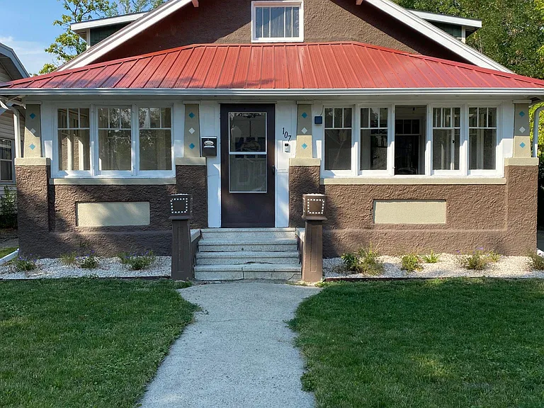 107 Alderson Ave — Photo 1