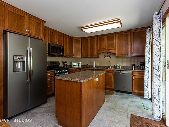 3rd image of 572 Dawn Cir