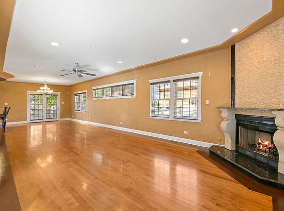 4th image of 15030 Leclaire Ave