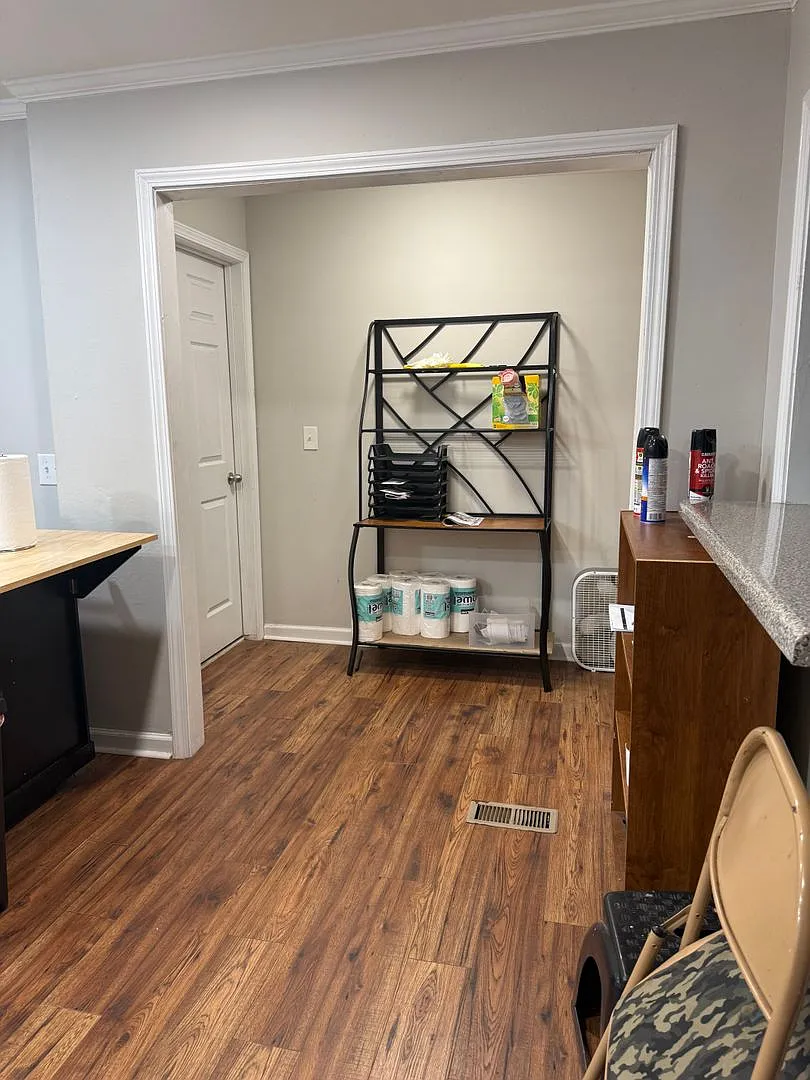 Room For Rent — Photo 4