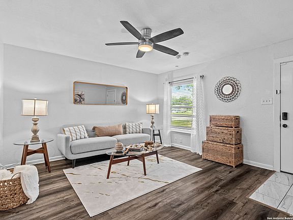 3rd image of 506 BROOKVIEW DR