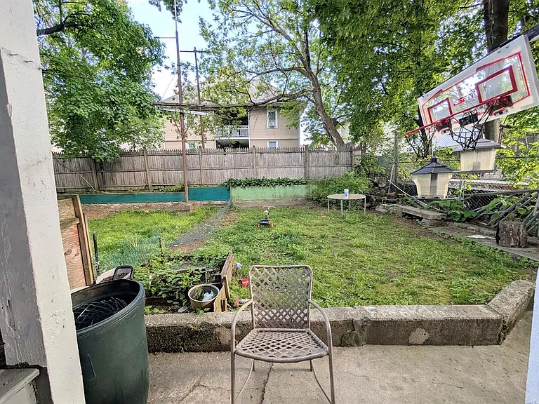 107 Catherine St — Photo 38