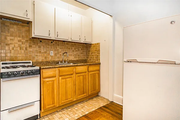 Rented by Century 21 Metropolitan | media 21