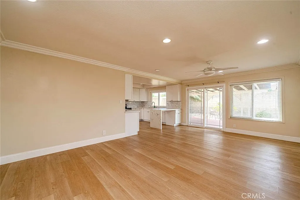 3 bed, 1728 sqft, $4,300 — Photo 2