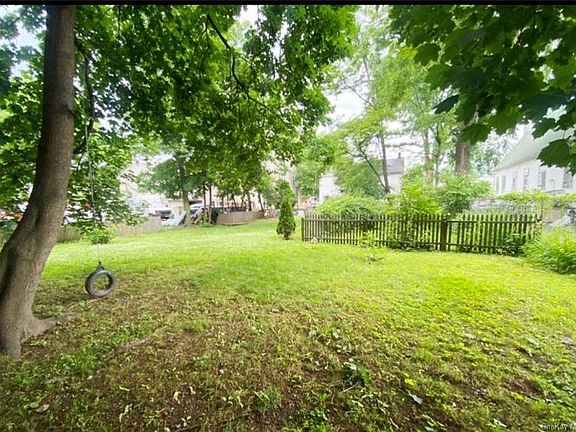 5th image of 637 N Barry Ave