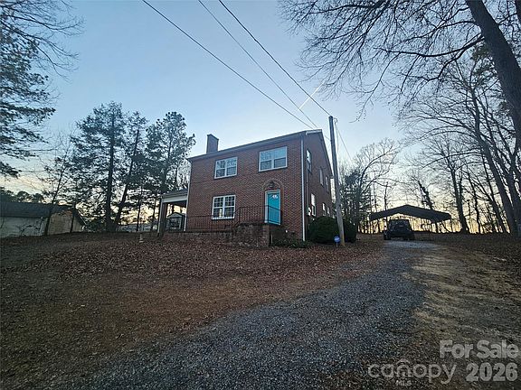 3rd image of 313 Mountain Creek Rd