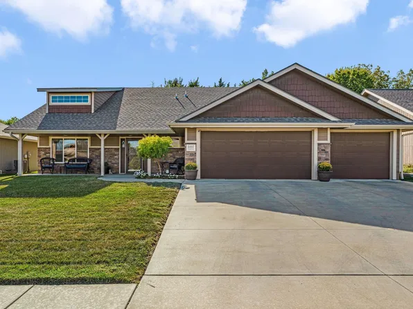 5437 SW Westport Dr, Topeka, KS 66610