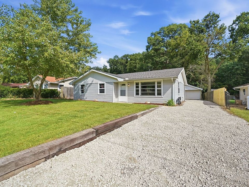 1st image of 2027 Roberts St