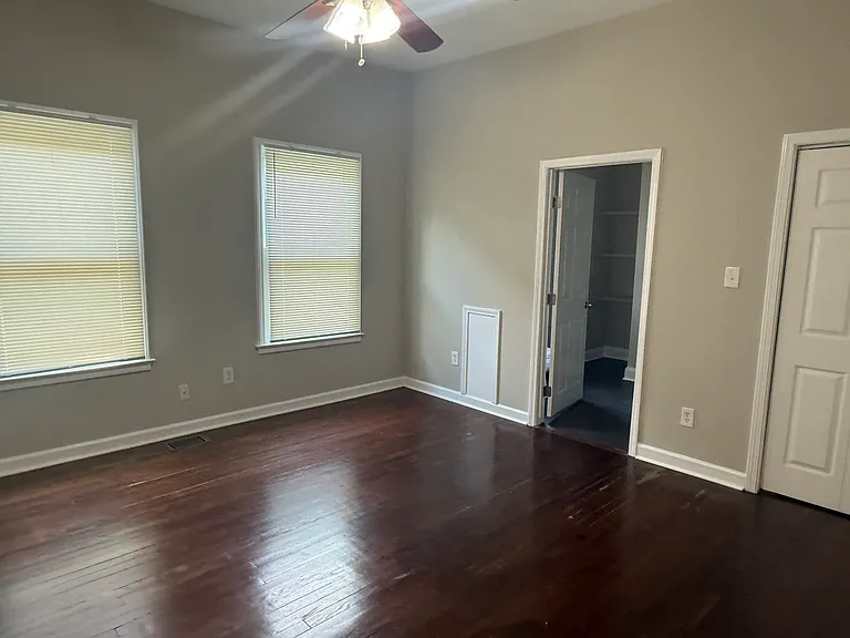 907 Crew St SW — Photo 10