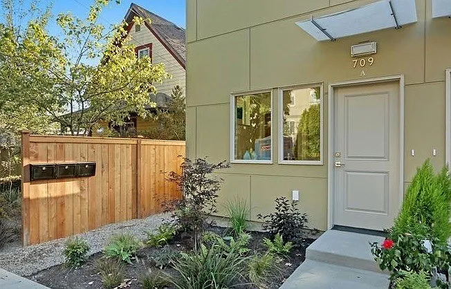 2 bed, 1366 sqft, $3,650 — Photo 2