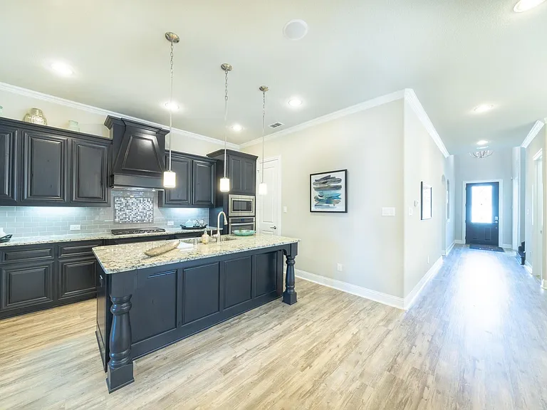 403 Parrino Pkwy — Photo 5