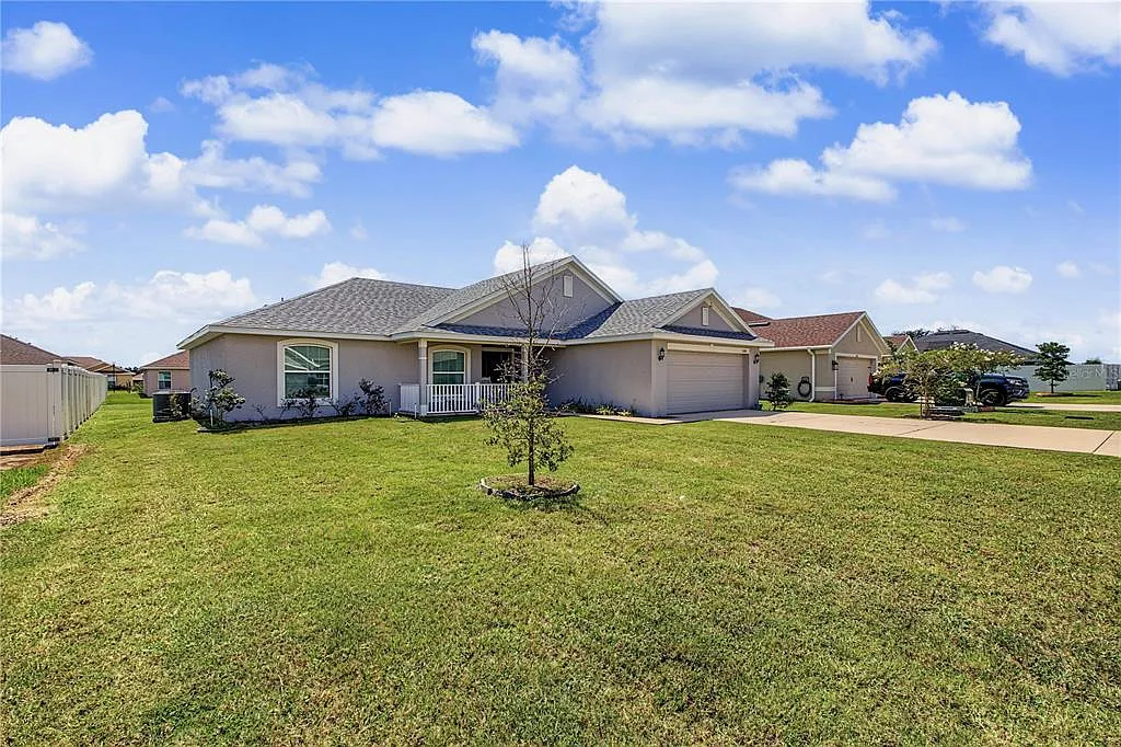 4 bed, 2.0 bath, 1755 sqft, $2,200 — Photo 2