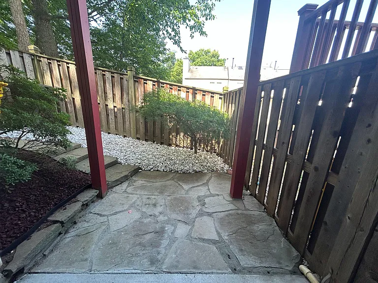 8616 Accokeek St — Photo 38