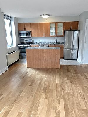 4th image of 776 6th Ave APT 7L