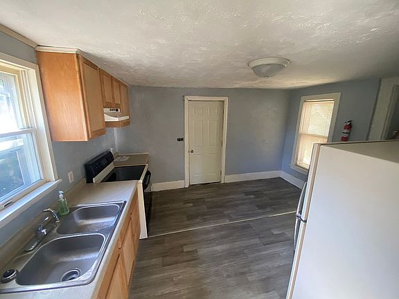 3rd image of 316 E Division St