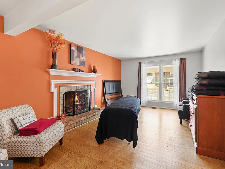 15957 Alameda Dr — Photo 13