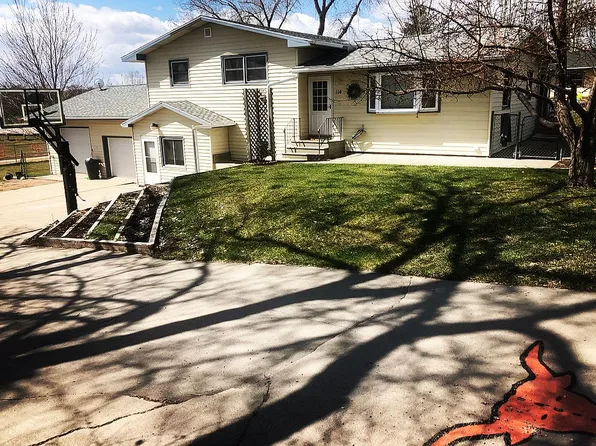 114 Cheyenne Ave, Newcastle, WY 82701