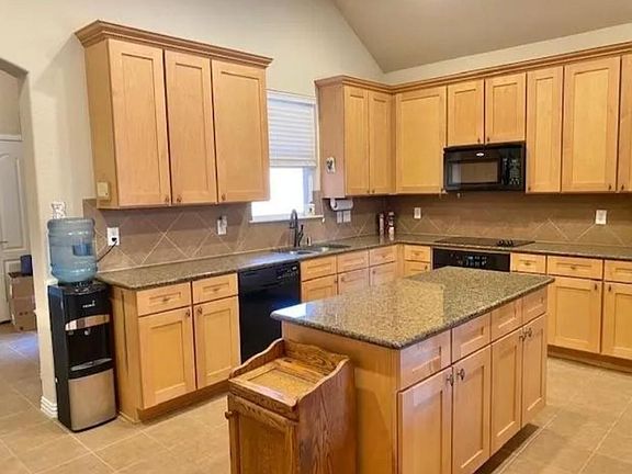 4th image of 1424 Nacona Dr
