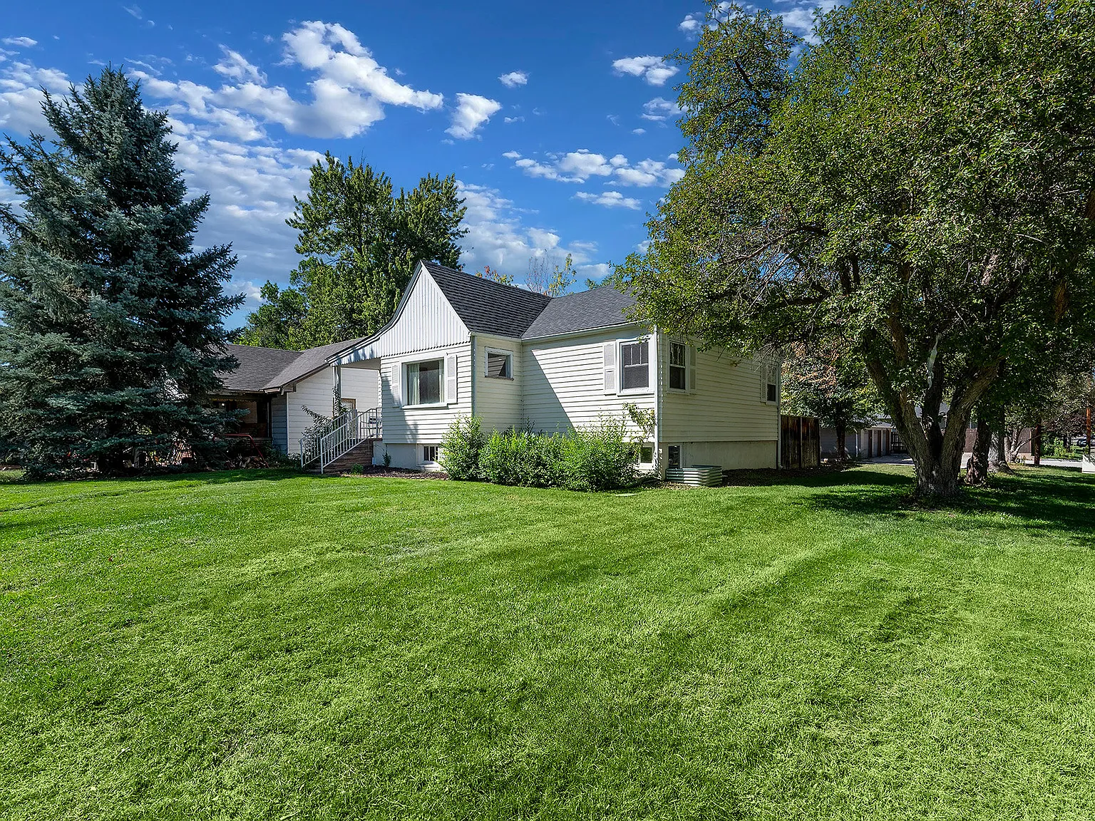 2301 S Franklin St — Photo 1