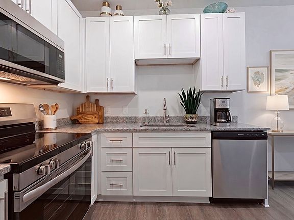 3rd image of 926 E Gilbreath St #202
