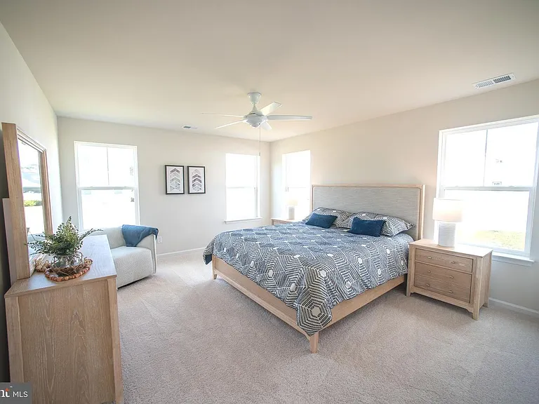 535 Hall Dr — Photo 5
