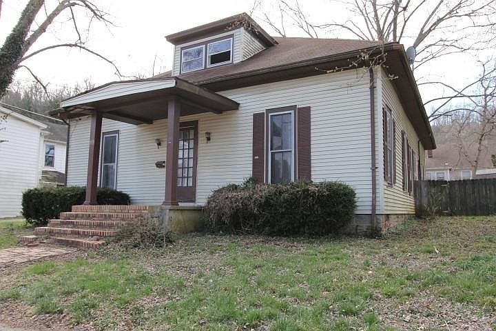 1st image of 518 Steele St